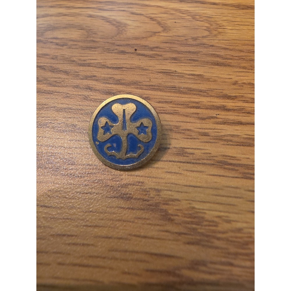 VINTAGE ASSORTMENT OF GIRL SCOUT PINS - Picture 4 of 6
